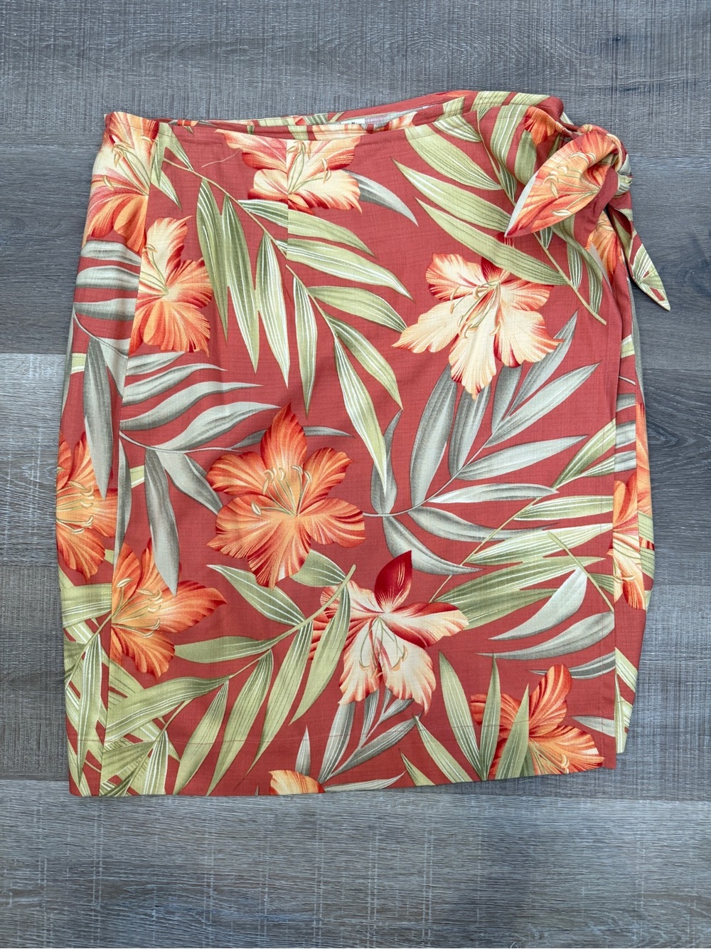 Tommy Bahama Size M Silk Blend Pink Tropical Floral Hawaiian Skirt